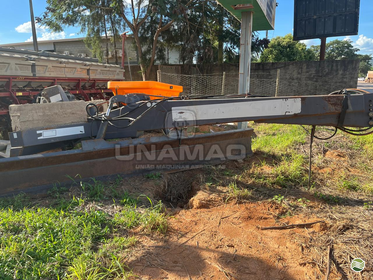 IMPLEMENTOS AGRICOLAS PLAINA NIVELADORA PLAINA DE ARRASTO Unimaq UNAI MINAS GERAIS MG